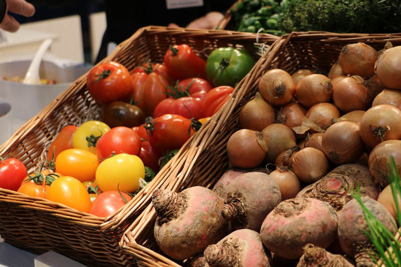 UOKiK: Błędne oznakowanie kraju pochodzenia warzyw i owoców w Biedronce
