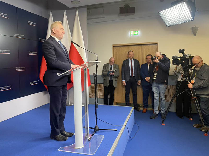 Ministerstwo sypnęło obietnicami