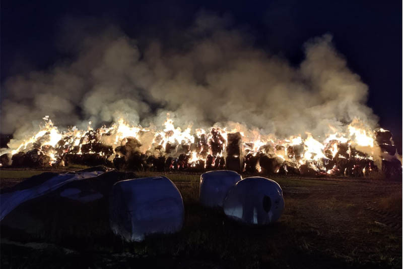 Baloty słomy płonęły jak pochodnie