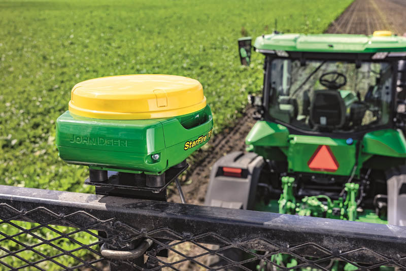 John Deere ogłasza partnerstwo ze SpaceX, aby zwiększyć dostęp rolników do GPS oraz GMS