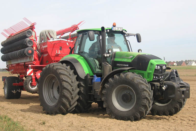 Znów mniej rejestracji nowych ciągników niż przed rokiem