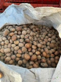 Witam, sprzedam ziemniaki paszowe, odsort po ziemniakach jadalnych bellarosa, różny kształt i kaliber. Worki big bag po około 400-500kg....