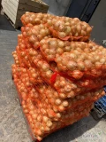 Sprzedam cebule młoda podsuszoną. Kaliber 5-8. Dostępne ilosci tonowe. Opakowanie do uzgodnienia: 10,15kg, BB, skrzynia 
