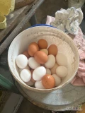 Mam do sprzedania świeżutkie duże jajka.Kurki mają duży komfort poruszania się i dostęp do zielonej trawki.Są karmione śrutą,...