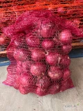 Sprzedam cebule czerwoną młoda polska odmiana electric w workach po 5kg lub 10kg w dobrej cenie ;) ilości tirowe 