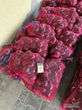 Sprzedam piękna cebulę czerwoną 6+. Ręcznie robiona. Worek 5 kg, ilości busowe