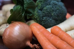 Dyskont obiecuje: do końca roku 90% warzyw i owoców od lokalnych producentów