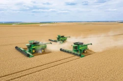 John Deere przedstawia nowe kombajny wytrząsaczowe T5 i T6