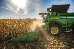 Maszyny John Deere w pełnej gotowości: przygotowania do zbiorów roślin gruboziarnistych