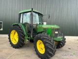 Ciągnik rolniczy John Deere 6100 z 1995 roku
