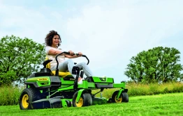 John Deere przedstawia zupełnie nową kosiarkę Z370R Electric ZTrak™