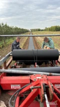 Oferuje redlenie bruzd pod borówkę pługiem leśnym bądź inną maszyną na życzenie. Ciągnik posiada nawigację fabryczną NovAtel...