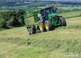 Oferujemy zbiór zielonek przyczepą samozbierającą Krone MX 350 GD wyposażoną w:
