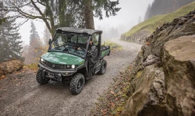 John Deere przedstawia nowy pojazd użytkowy typu cross-over: Gator™ XUV 875M