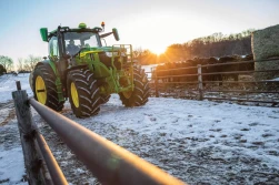 Przygotuj ciągnik na zimę z nowoczesnymi rozwiązaniami John Deere