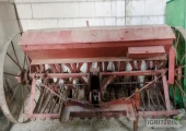 Sprzedam siewnik zbożowy, 15 lejków, kompletny. Stan dobry. Cena 550zl.