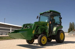 John Deere aktualizuje ciągniki kompaktowe