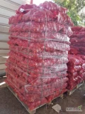 Czerwona cebula • Rodzaje opakowań: o Siatka 10 kg o Siatka 25 kg o Drewniane skrzynie 550 kg  C&F