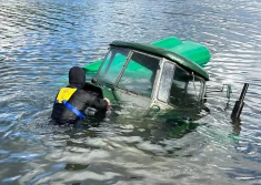 Ciągnik w jeziorze - WIDEO