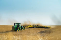 Wysoka wydajność ciągnika John Deere 9RX pomogła w ustanowieniu nowego rekordu