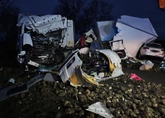 Tragiczne czołowe zderzenie dwóch ciężarówek