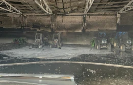 Spłonęły traktory w hali magazynowej