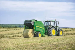 Ciągnik 6R 150 i prasa V461R, czyli duet doskonały