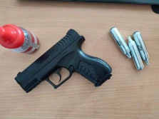 Z wiatrówki strzelał do ciągnika i samochodów osobowych