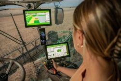 John Deere modernizuje technologię rolnictwa precyzyjnego