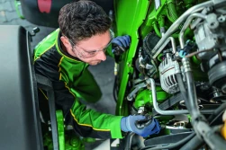 Inwestycja w maszynę rolniczą – kiedy się opłaca?