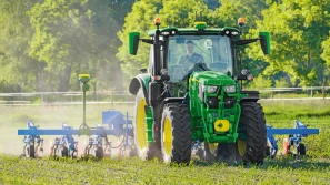 John Deere ułatwia przejście na sygnał RTK