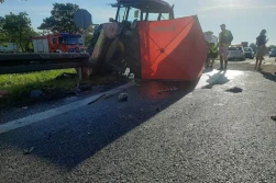 Traktorzysta wymusił pierwszeństwo i... nie miał szans z tirem