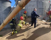 Mężczyzna wpadł do silosu ze zbożem