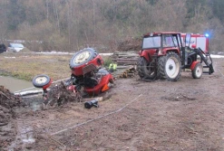 51-latek przygnieciony przez traktor