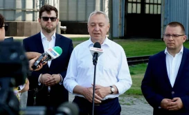 Minister się cieszy, że nie ma kolejek, a rolnicy... czekają na lepsze ceny