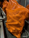 Sprzedam marchew mytą i polerowaną , pierwsza klasa jakości,kaliber 20/40,worek 10 kg.