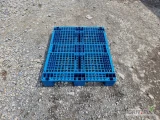 Palety plastikowe 120x100 cm, sprzedam, używane ażurowe, z stalowym wzmocnienie w środku