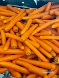 Sprzedam marchew kaliber 20-40, worek 10kg , towar pierwszej jakosci . Ilości całosamochodowe.
