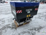 Używany rozsiewacz nawozów DCM S18M w stanie bardzo dobrym. - rok produkcji 2020, - pojemność 800L + nastawa 400L = 1200L, - sito w...