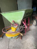 Sprzedam rozsiewacz nawozów motyl 500kg. Stan dobry. Tel. 603637823 Łęczyca, łódzkie