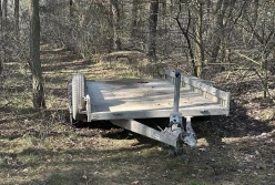 Podjechał bryczką i... ukradł lawetę