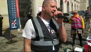 Protest przed ministerstwem przeciw... złej żywności