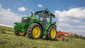 John Deere znów lepszy od New Holland - rejestracja nowych ciągników.