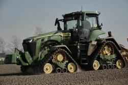 John Deere podsumowuje pokazy demo nowego ciągnika 8RX