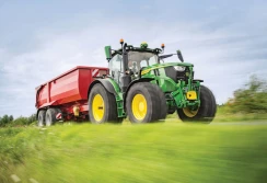 Mniej rejestracji nowych ciągników niż przed rokiem. John Deere znów wygrywa z New Holland