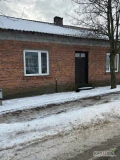 Oferuję na sprzedaż dom o powierzchni 100 m². Nieruchomość składa się z czterech pokoi i usytuowana jest na działce o powierzchni...