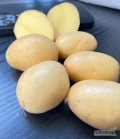 Sprzedam jadalne BABY potatoes , żółte w środku , kaliber takiego ziemniaczka do 4,5 . Worek szyty 10kg lub 15kg , kolor worka...