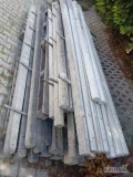 Sprzedam słupki betonowe 2.80 i drewniane 4m cena 20zl sztuka tel 693096500